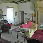 Casa de Férias Castle In Near Forest And River