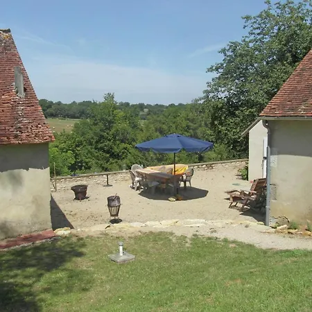 Castle In Near Forest And River * 르뵈르드르