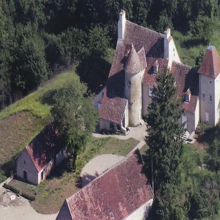 펜션 Castle In Near Forest And River 르뵈르드르