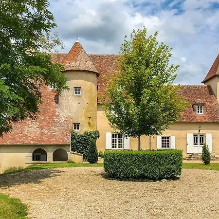 Castle In Near Forest And River 르뵈르드르