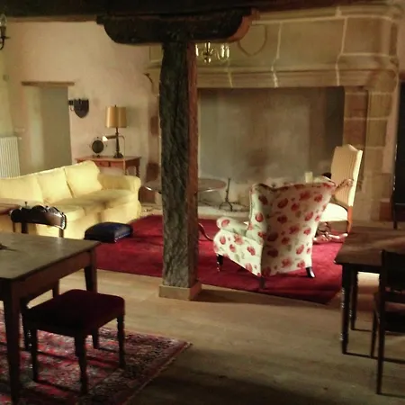 Castle In Near Forest And River 펜션