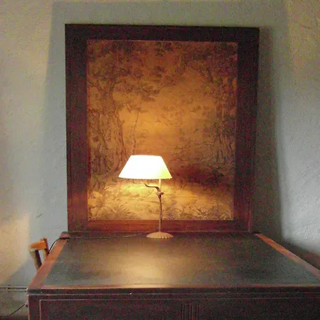 Castle In Near Forest And River 펜션 *