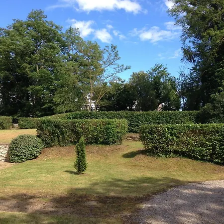 펜션 Castle In Near Forest And River 르뵈르드르
