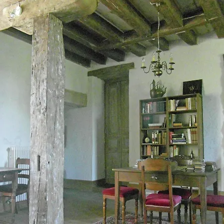 펜션 Castle In Near Forest And River