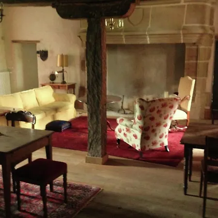 Holiday home Ch Teau In Auvergne With River And Terrace Le Veurdre