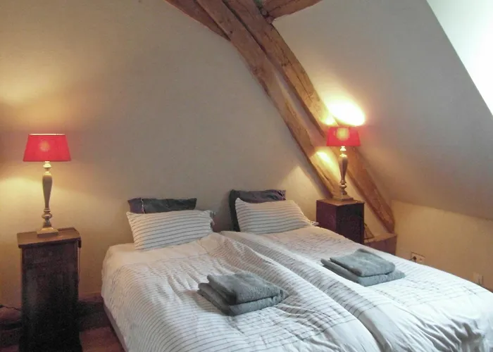 度假居 Castle In Near Forest And River *