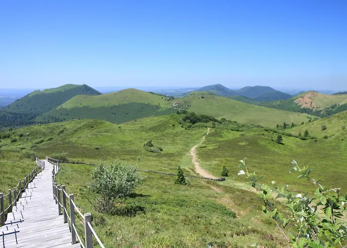 度假居 Castle In Near Forest And River *