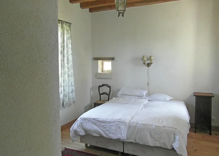 Castle In Near Forest And River 勒维尔德