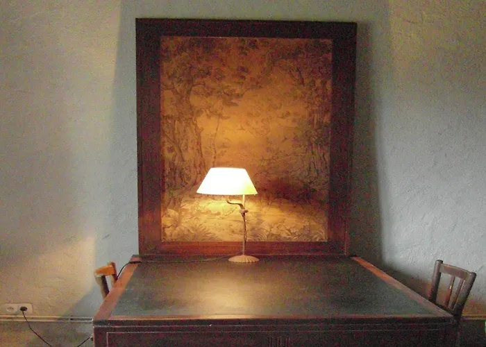 Castle In Near Forest And River 度假居 *