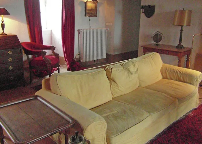 Castle In Near Forest And River 勒维尔德