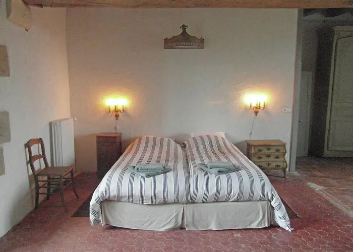 Castle In Near Forest And River 勒维尔德