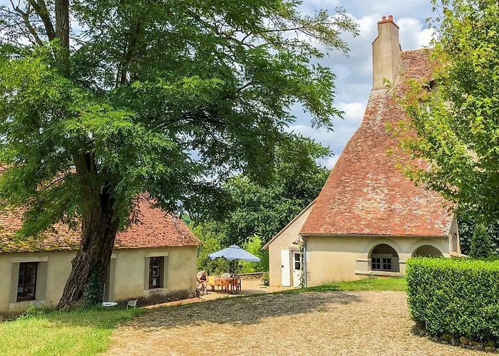 度假居 Castle In Near Forest And River *